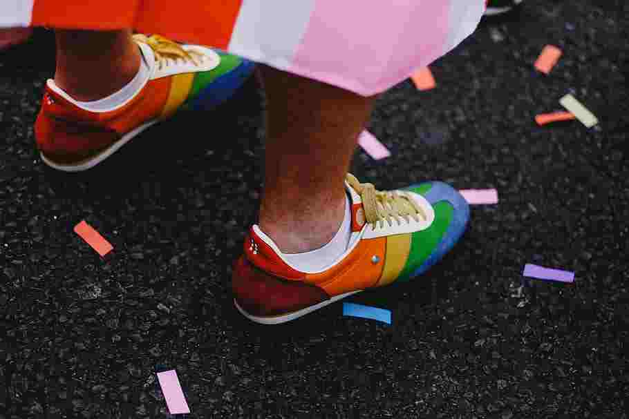 acrylic paint on shoes hack shoe-feet-confetti-rainbow